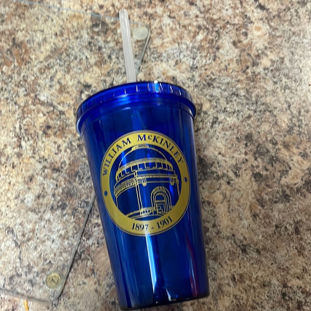 16 ounce cup with lid and straw